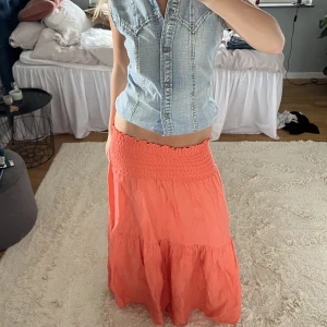 Långkjol🧡 - Såå härlig långkjol som tyvärr inte kommer till användning. Det är storlek xs men skulle säga att det passar S och M också⭐️Mycket bra skick!!