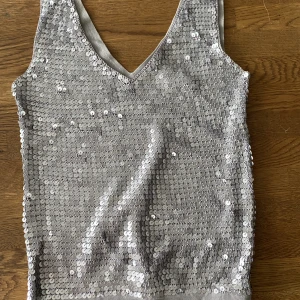 Paljett stretch top - Palett stretch top som sitter fint på kroppen. Frakt tillkommer 
