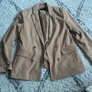 Beige kavaj - Beige/kamelfärgad kavaj