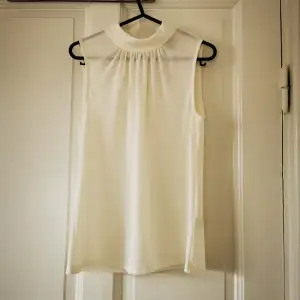 Sleeveless blouse from H&M size XS. Cream color. New with tag 