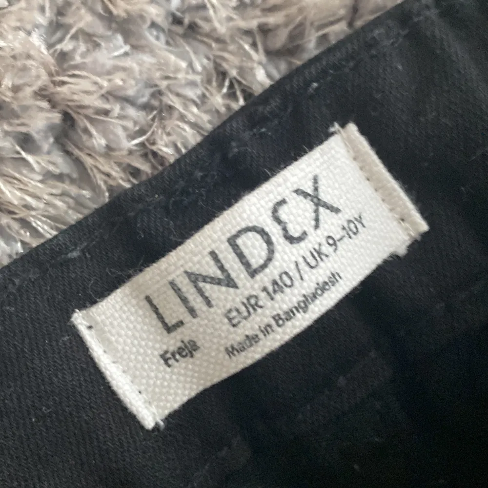 Dessa jeans som är super fina måste jag tyvärr sälja för att de är alldeles för små TRYCK EJ PÅ KÖP NU KNAPPEN. Frakt: 74kr. Jeans & Byxor.