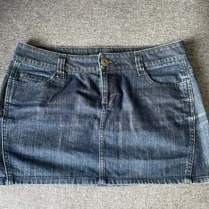 Lågmidjad jeanskjol ❤️‍🔥 - Säljer min fina lågmidjade jeanskjol från only ❤️‍🔥 köpt för 180 säljer för 150 ❤️ 