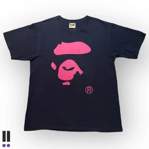 skitfet rosa bape AAPE tröja t-shirt tee - skitball BAPE tröja ÄKTA såklart 🙈🙈 pit to pit 54cm 🙊🙊längd 59cm🙉🙉🙉 storlek L 🐵 tveka inte att höra av dig om frgor