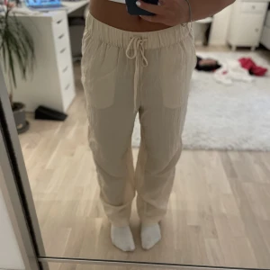 Linnebyxor  - Beiga linnebyxor från H&M!!