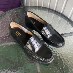 Loafers, G.H. Bass Weejuns Penny Loafers - Jättefina loafers i läder av god kvalite. Använda ett par gånger men i princip som nya, sulan har nästan ingen förslitning. 