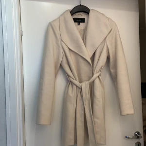 Kappa - Vit/ beige kappa från vero moda använd Max 5 gånger 