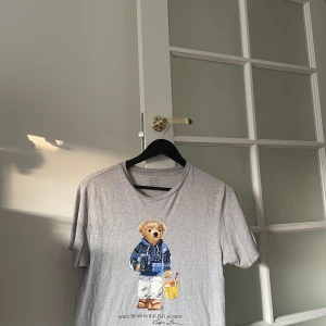 ralph lauren t-shirt - Tjena! Säljer min ralph lauren t-shirt dp jag aldrig använder den! 