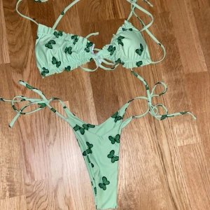 bikini - en fin grön bikini från shein, bra material och sitter bra. Storlek s