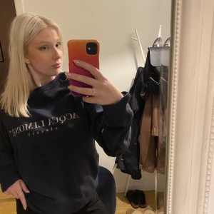 Aqua limone sweatshirt - Mörkblå aqua limone tröja till salu! Bra skick i storlek L🦋