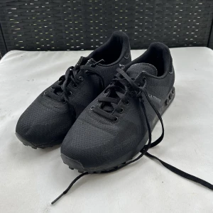 Adidas skor - Ett par adidas skor som är som nya och använda ett fåtal gånger