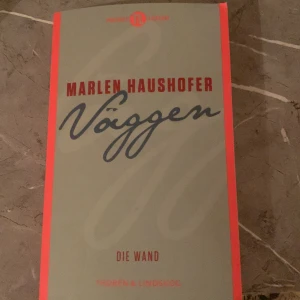 VÄGGEN- MARLEN HAUSHOFER - Väggen skriven av Marlen Haushofer har oftast sagts om att man ska behålla boken för livet. En underbar roman som är en klassiker för dig som är bok älskare. Hör av dig för mer information! 