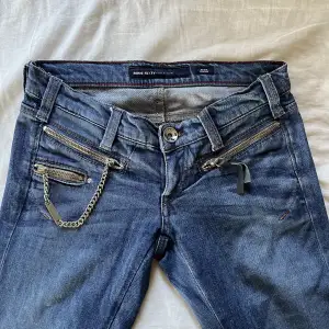 Lågmidjade jeans i modell slim/straight!!🤩🤩