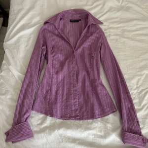 lila skjorta  - lila skjorta köpt secondhand 