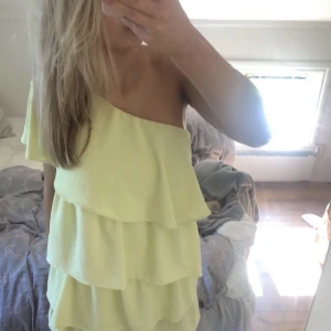 Zara klänning - Säljer min absolut favoritklänning då den int längre kommer till användning. Storlek M, hör av er för fler bilder💗