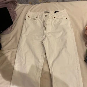 Jeans - Helt nya jeans för 199kr storlek 38.