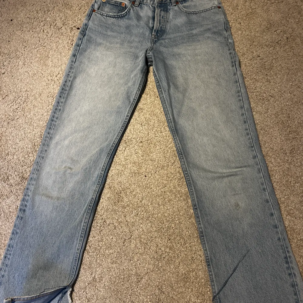 Mid waist jeans i storlek 38. Säljer då de inte passar längre💕 . Jeans & Byxor.