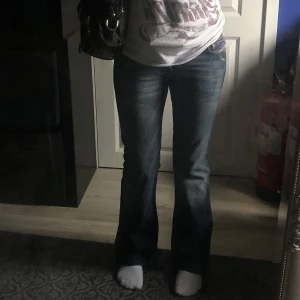 Low waist jeans - Diesel jeans storlek 29 i fint skick, bootcut. Säljer då dem tyvärr är för små för mig! Skriv om ni undrar något! 🌸