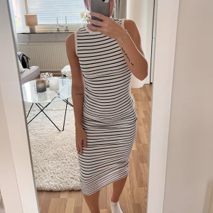 Långklänning!  - Säljer denna snygga långklänning ifrån bikbok som inte kommer till användning.