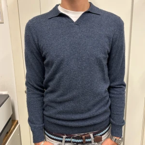 Blå John Henric tröja  - Blå John Henric tröja i merinoull. Köparen står för frakten (70kr)