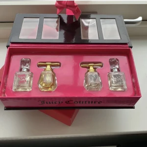 juicy couture parfym - helt nya parfymer från juicy couture, små och bra att ha i väskan osv, har aldrig använt ❤️(pris kan diskuteras)