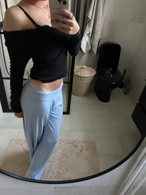 Pyjamasbyxor  - Nästan oanvända jätte fina pjamasbyxor, passar runt 160. Mycket bra skick. Skriv vid intresse eller flera bilder. Pris går alltid att diskutera! 