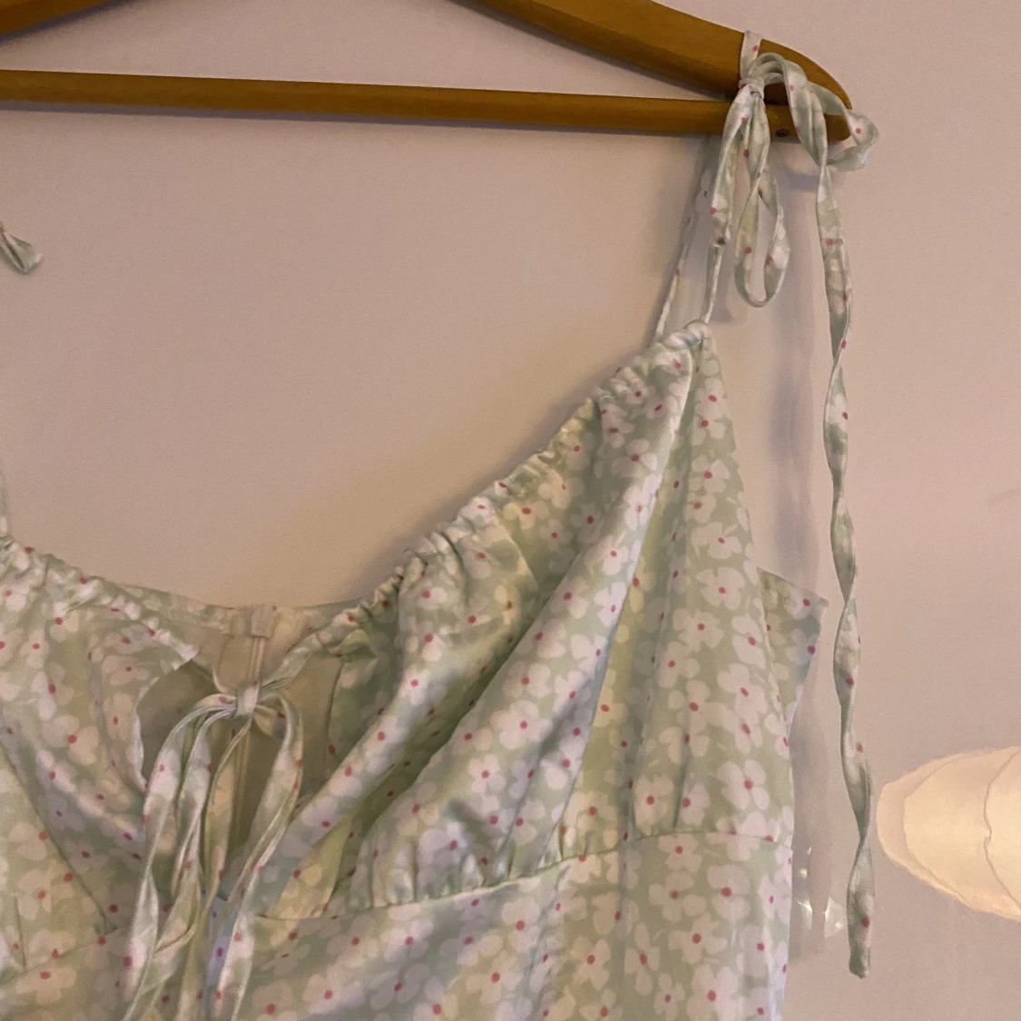 Blommig sidenklänning  - 90