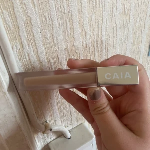 Caia concealer  - Jag köpte en för mörk färg i färgen 3N väldigt täckande!