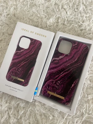 Ideal of sweden skal - Passar iphone 12 pro max. Använd men inga defekter. Som ny 