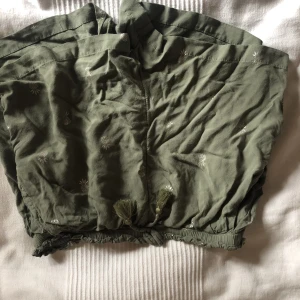 Ananans shorts  - Säljer dessa söta shorts från H&M 🫶🏽I väldigt bra skick! 
