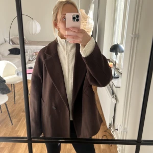 Kappa - Säljer denna jätte fina bruna kappa från Lindex, använd fåtal gånger, nypris 999kr