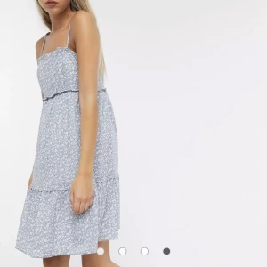 Klänning från & Other Stories - Superfin klänning från & Other Stories i storlek 36. Använd ett fåtal gånger och köpt för ca 800 kr.