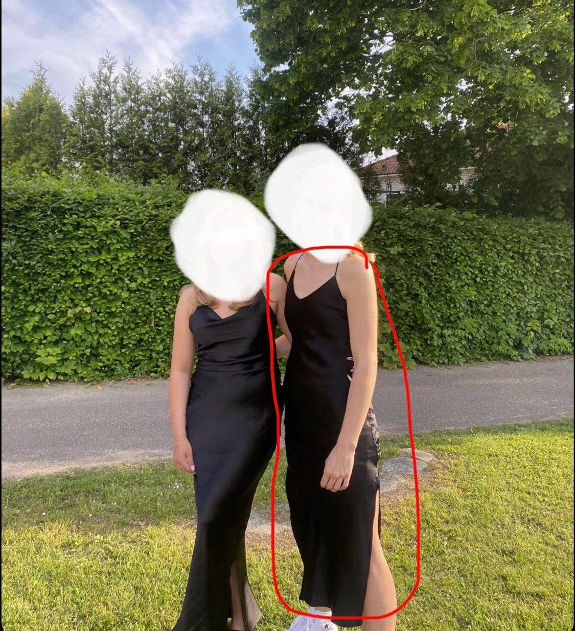 Svart satin klänning  - 90