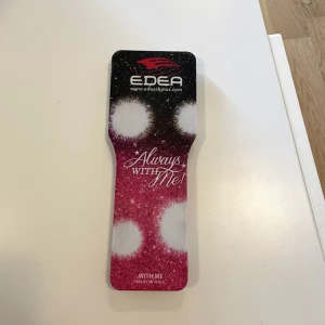 Konståknings spinner - Hej! Jag säljer min konståknings-spinner (för att öva piruetter utanför isen) för jag inte längre kan använda den :( annars har detta varit bästa julklappen jag fått! Skulle verkligen rekommendera! Köparen står för frakt 💖skriv för frågor och funderingar