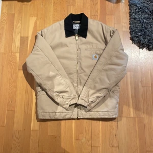 Carhartt detroit jacket  - mycket bra skick knappt använda 