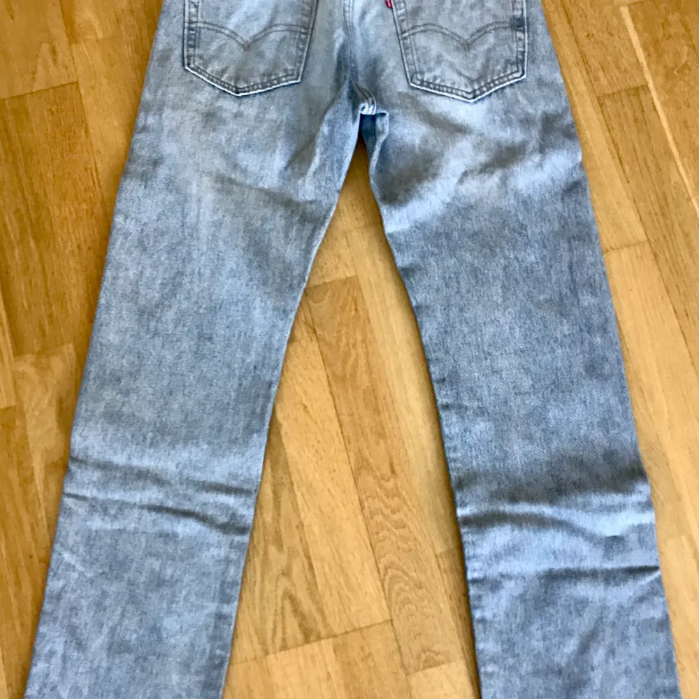 Jeans Levis modell 551 strl 28/32. Jättefint skick, sparsamt använda!. Jeans & Byxor.