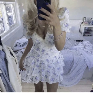 Söker! - Söker denna fina zara klänningen i storlek xs-s! Hör av er om ni säljer.