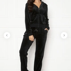 Juicy Couture  - Säljer mitt svarta set så jag ej använder den mer i storlek xs, vid snabb affär kan pris diskuteras 