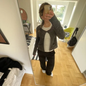 Glittrig kofta - Glittrig kofta, perfekt till alla tillfällen❤️ storlek M men passar perfekt på mig som vanligtvis bär S/XS