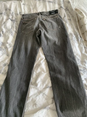 Low waist straight jeans - Säljer dessa jeans från weekday för att dom var för små för mig💞Bild finns om man kommer privat, helt oanvända bara testade!