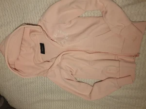 Peak performance tröja - Fin ljusrosa hoodie. Storlek xs