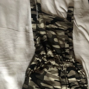 Millitär långbyxor - Säljer dessa militär långbyxorna från SHEIN pga att de inte används längre 🫶🏽I bra skick!