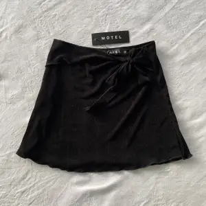 nyinköpt kjol från Motel rocks, köpt för ca 400 kr