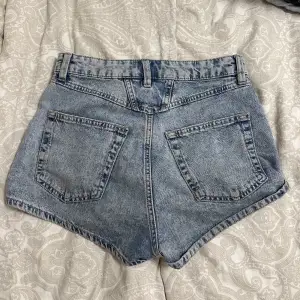 Säljer dessa jeansshorts från h&m som tyvärr är för små. I storlek XS❤️‍🔥