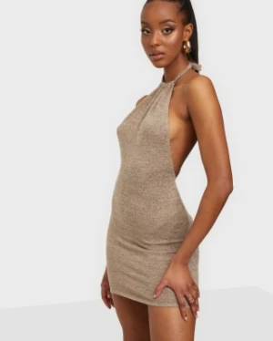 Klänning oanvänd  - Helt oanvänd klänning från Nelly med lapp kvar