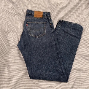 Levis 501 stone wash - Klassiska 501 i en stonewash 30/32 Nypris 1099