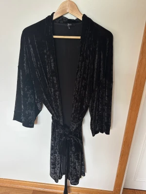 Morgonrock - Mjuk morgonrock från Åhléns. Knappt använd 