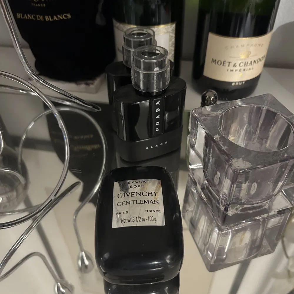 En vintage tvål från Givenchy som inte har tillverkats på många år!  Helt oanvänd! . Övrigt.
