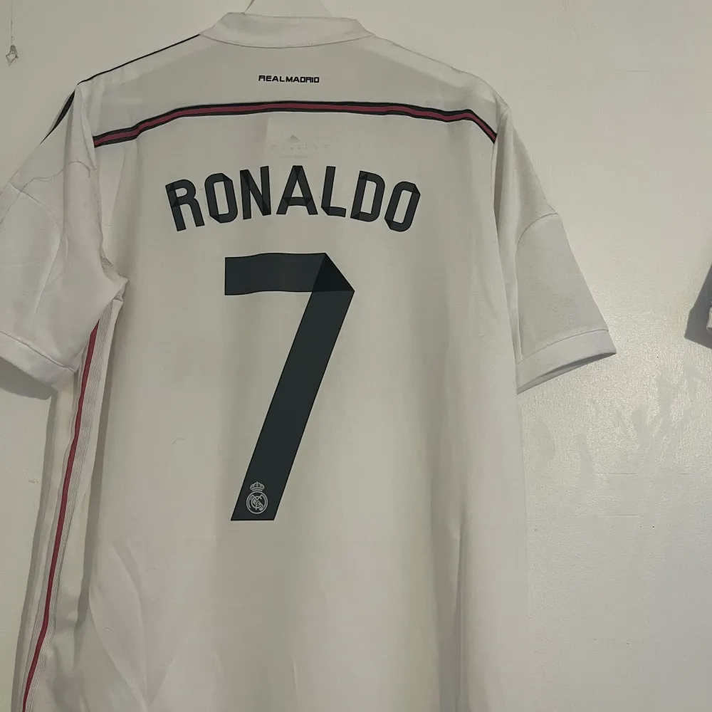 Storlek M Hemma ställ 2015 Ronaldo  . T-shirts.