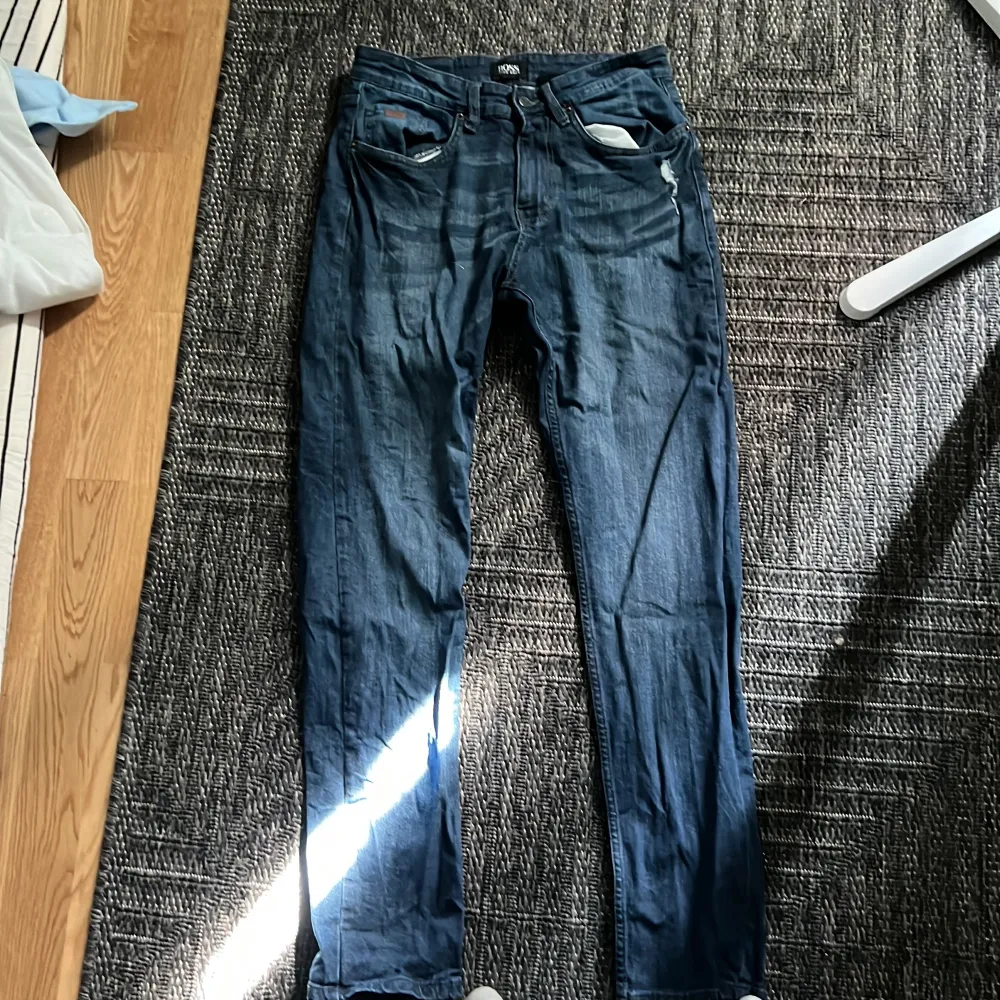 Hugo boss jeans slim fit. Helt nya använd 1 gång. Storlek 30/32 . Jeans & Byxor.