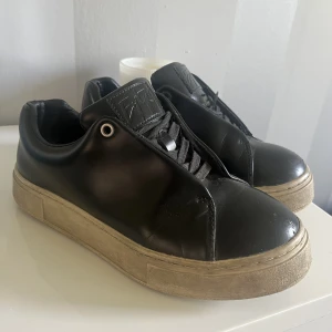 Eytys  - Säljer nu mina Eytys då jag inte får nån andvändning för dom. Dom är väll andvända men inte sönder nånstans förutom lite på snörena på ena skon. Jag ser hälst att man kan mötas upp så inget försvinner i posten mm💕priset kan absolut diskuteras💓